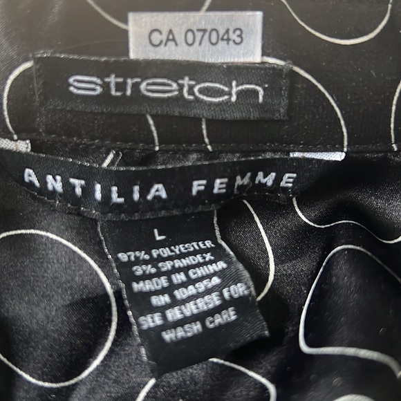 Black Shirt Sleeve Ruffle Blouse size medium - Picture 5 of 5